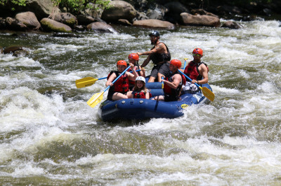 Stoney and Guests Paddle Down the Pigeon River